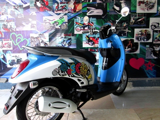 scoopy-i สีฟ้าขาว รถสวย จัดสภาพใหม่ เครื่องดีหายห่วง เบลกดี ยางดี สีสวยไร้ริ้วรอยกวนใจ ราคาสบายกระเป๋า 24900