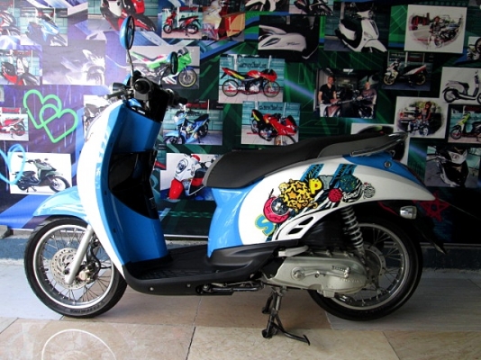 scoopy-i สีฟ้าขาว รถสวย จัดสภาพใหม่ เครื่องดีหายห่วง เบลกดี ยางดี สีสวยไร้ริ้วรอยกวนใจ ราคาสบายกระเป๋า 24900