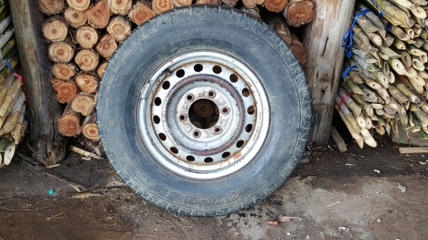 ขายล้ออะไหล่1วง ขอบ15ครับ