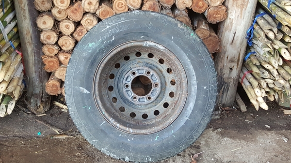 ขายล้ออะไหล่1วง ขอบ15ครับ