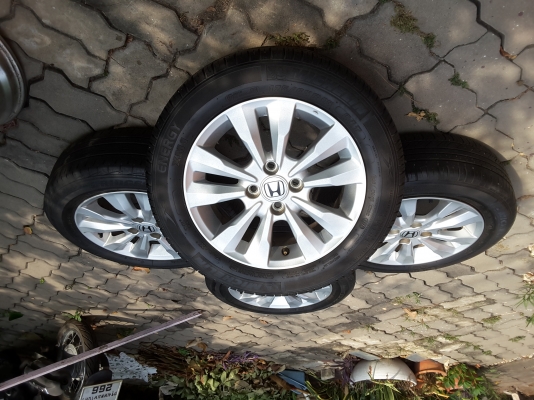 ล้อ honda ขอบ 15 พร้อมยางปี 13 ชุดล่ะ 4,800