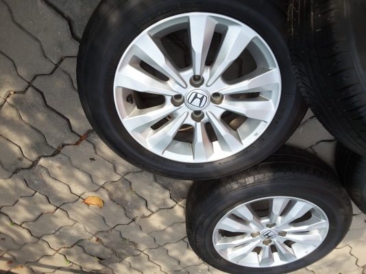 ล้อ honda ขอบ 15 พร้อมยางปี 13 ชุดล่ะ 4,800