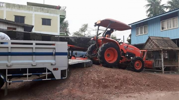 ปัญญาแทรคเตอร์..จัดมาให้ครับ ด่วน!!!คูโบต้า L3608 พร้อมใบมีดคานล่าง พร้อมผาน6 ตราช้าง22&times;6รถไร่สีเดิมๆ