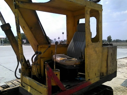 ขายโคมัสสุPC60  รุ่น 1คีบไม้ หมุนรอบได้ครับ