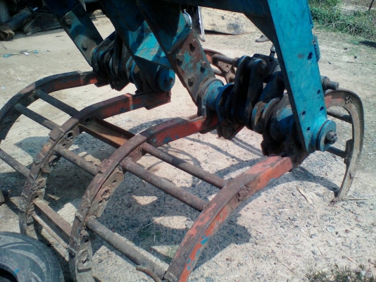 ขายด่วน เครื่องคีบอ้อย บูมเดี่ยว ติดตั้งกับรถไถฟอร์ดได้เลย สภาพดีอุปกรณ์ครบทุกชิ้นพร้อมติดตั้งใช้งานได้เลยครับ ราคาต่อรองได้ครับ