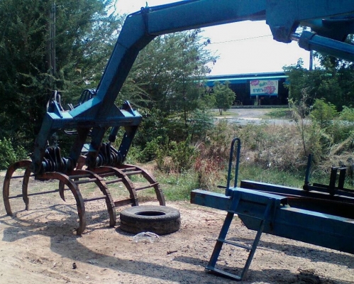 ขายด่วน เครื่องคีบอ้อย บูมเดี่ยว ติดตั้งกับรถไถฟอร์ดได้เลย สภาพดีอุปกรณ์ครบทุกชิ้นพร้อมติดตั้งใช้งานได้เลยครับ ราคาต่อรองได้ครับ