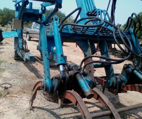 ขายด่วน เครื่องคีบอ้อย บูมเดี่ยว ติดตั้งกับรถไถฟอร์ดได้เลย สภาพดีอุปกรณ์ครบทุกชิ้นพร้อมติดตั้งใช้งานได้เลยครับ ราคาต่อรองได้ครับ