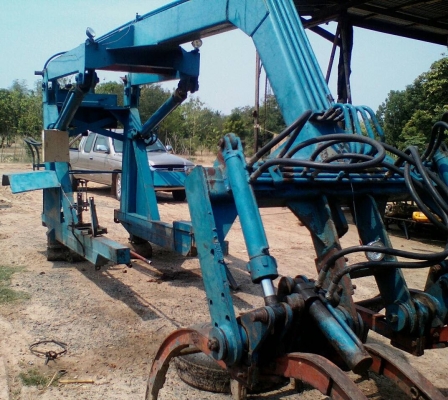 ขายด่วน เครื่องคีบอ้อย บูมเดี่ยว ติดตั้งกับรถไถฟอร์ดได้เลย สภาพดีอุปกรณ์ครบทุกชิ้นพร้อมติดตั้งใช้งานได้เลยครับ ราคาต่อรองได้ครับ