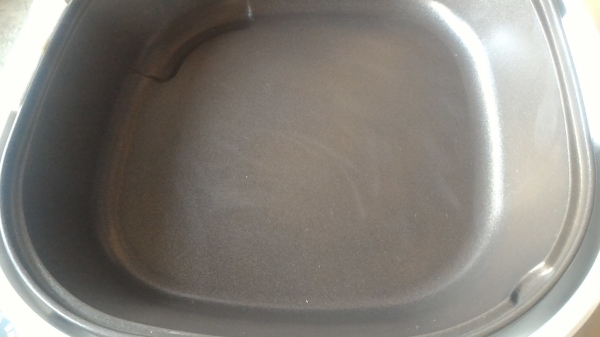 กะทะไฟฟ้ายี่ห้อ HITACHIของใหม่ รูปทรงสี่เหลี่ยม จากญี่ปุ่น  ตัวกะทะเคลื่อบอย่างดีแข็งแรงกว่ากะทะทั่วไป