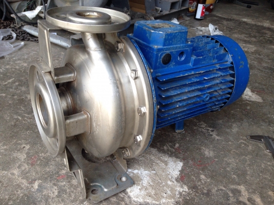 ขายปั้มน้ำหอยโข่งหัวปั้มสแตนเลส Ebara 7.5HP. 380V ขนาดเข้า 2.5นิ้ว ออก 1.5นิ้ว สภาพสวยเดิมๆ วิ่งนิ่ม พร้อมใช้งาน