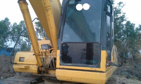 KOMATSU โคเบ 200/8 ราคา 1,550,000 สนใจติดต่อ สุขุมตรัง 087-2836792