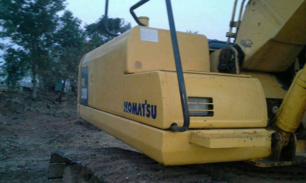 KOMATSU โคเบ 200/8 ราคา 1,550,000 สนใจติดต่อ สุขุมตรัง 087-2836792