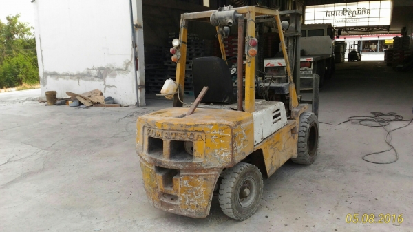 รถโฟลกลิฟ komutsu 3ตัน
