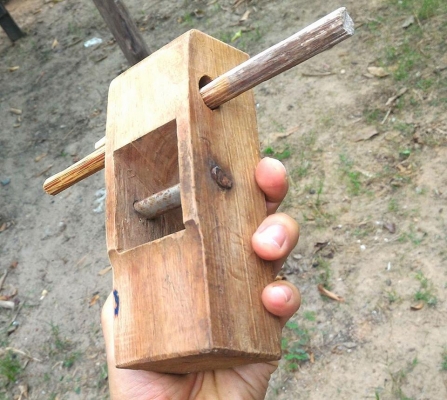 กบไสไม้เก่า สภาพดีใช้งานแล้ว งานยุคเก่าเดิมๆ เหมาะเก็บสะสม หรือประดับตกแต่งร้านครับ