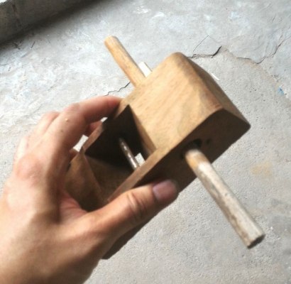 กบไสไม้เก่า สภาพดีใช้งานแล้ว งานยุคเก่าเดิมๆ เหมาะเก็บสะสม หรือประดับตกแต่งร้านครับ