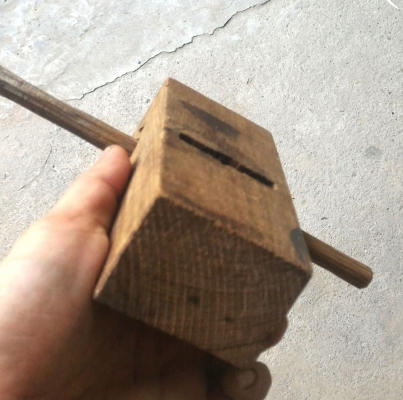 กบไสไม้เก่า สภาพดีใช้งานแล้ว งานยุคเก่าเดิมๆ เหมาะเก็บสะสม หรือประดับตกแต่งร้านครับ