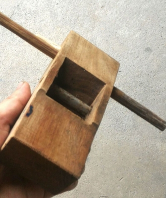 กบไสไม้เก่า สภาพดีใช้งานแล้ว งานยุคเก่าเดิมๆ เหมาะเก็บสะสม หรือประดับตกแต่งร้านครับ