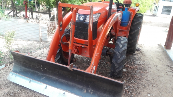 ขายตามสภาพ รถไถคูโบต้า 47 แรง อุปกรณ์มี ผาลดันหน้า  โลตารี่ ผาล3 ผาล5 อุปกรณ์เป็นของตราช้างทั้งหมด พร้อมใช้งาน