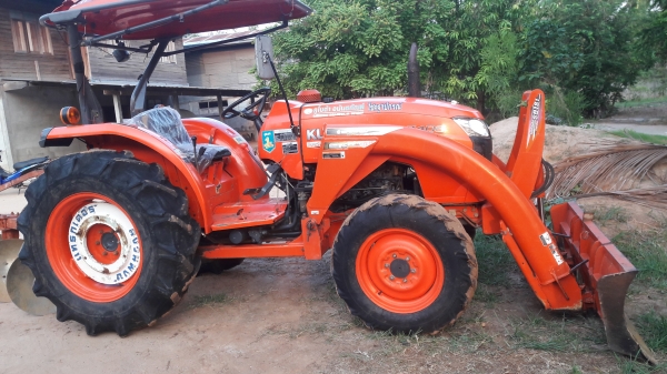 ขายตามสภาพ รถไถคูโบต้า 47 แรง อุปกรณ์มี ผาลดันหน้า  โลตารี่ ผาล3 ผาล5 อุปกรณ์เป็นของตราช้างทั้งหมด พร้อมใช้งาน