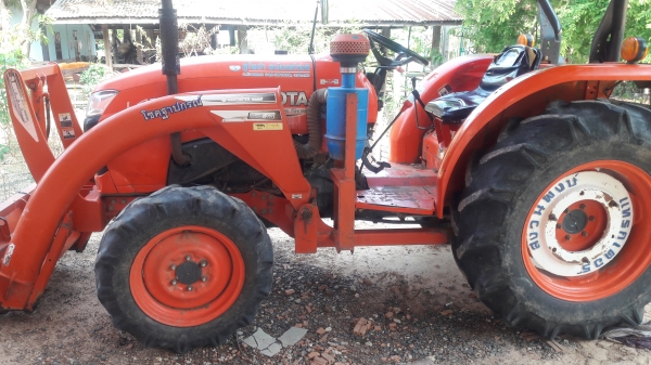 ขายตามสภาพ รถไถคูโบต้า 47 แรง อุปกรณ์มี ผาลดันหน้า  โลตารี่ ผาล3 ผาล5 อุปกรณ์เป็นของตราช้างทั้งหมด พร้อมใช้งาน