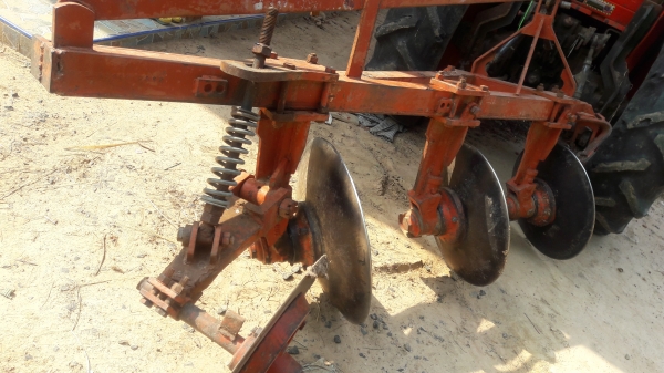 ขายตามสภาพ รถไถคูโบต้า 47 แรง อุปกรณ์มี ผาลดันหน้า  โลตารี่ ผาล3 ผาล5 อุปกรณ์เป็นของตราช้างทั้งหมด พร้อมใช้งาน