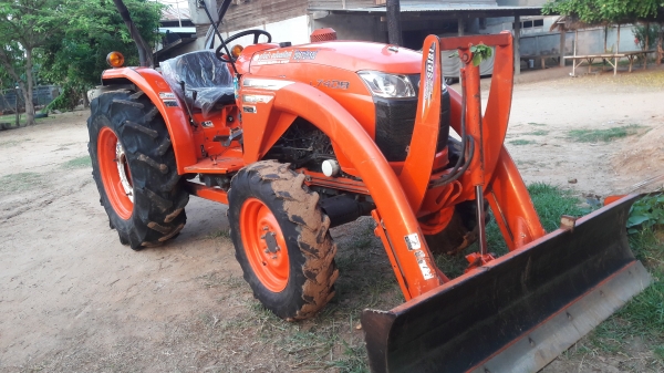 ขายตามสภาพ รถไถคูโบต้า 47 แรง อุปกรณ์มี ผาลดันหน้า  โลตารี่ ผาล3 ผาล5 อุปกรณ์เป็นของตราช้างทั้งหมด พร้อมใช้งาน