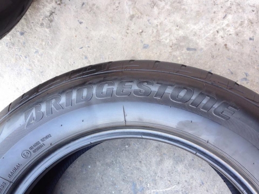 ยาง Bridgstone 215-60-16 ปี 15 รุ่น Ecopla ครบชุด 4 เส้น 4500  สภาพสวยๆไม่มีปะไม่บวมดอกยางเหลือเยอะวิ่งใด้อีกนานค่ะ