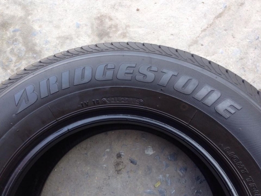 ยาง Bridgstone 215-70-15 ปี 15 ครบชุด 4 เส้น 6500  สภาพสวยๆดอกยางนิ่มๆไม่บวมเอาไปวิ่งกันยาวๆราคาเบาๆค่ะ