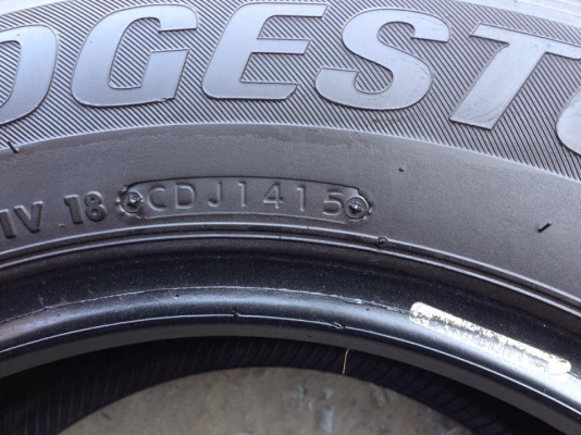 ยาง Bridgstone 215-70-15 ปี 15 ครบชุด 4 เส้น 6000  สภาพสวยๆดอกยางนิ่มๆไม่บวมดอกยางเหลือเยอะวิ่งใด้อีกนานค่ะ