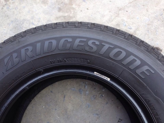 ยาง Bridgstone 215-70-15 ปี 15 ครบชุด 4 เส้น 6000  สภาพสวยๆดอกยางนิ่มๆไม่บวมดอกยางเหลือเยอะวิ่งใด้อีกนานค่ะ