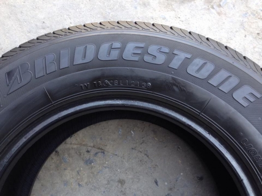 ยาง Bridgstone 215-70-15 ปี 13 ครบชุด 4 เส้น 3500  สภาพสวยๆดอกยางนิ่มๆไม่บวมเอาไปวิ่งกันยาวๆราคาเบาๆค่ะ