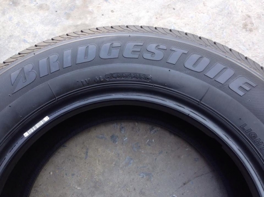 ยาง Bridgstone 205-70-15 ปี 15 ครบชุด 4 เส้น 6000  สภาพสวยๆดอกยางนิ่มๆไม่มีปะไม่บวมเอาไปวิ่งกันยาวๆราคาเบาๆค่ะ