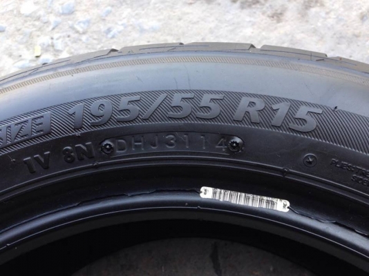 ยาง Bridgstone 195-55-15ปี 14 2 เส้น 1800  สภาพสวยๆไม่มีปะไม่บวมไม่กินข้างดอกยางเหลือเยอะเอาไปวิ่งกันใด้อีกยาวค่ะ