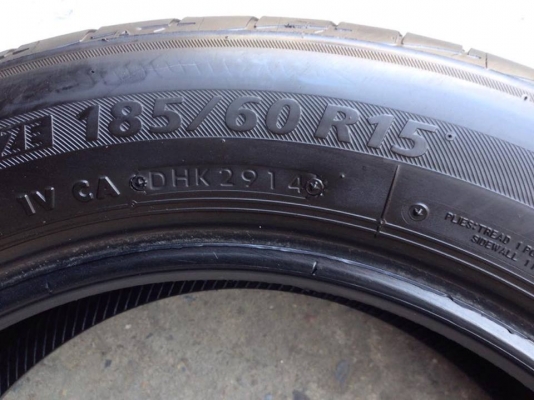 ยาง Bridgstone 185-60-15 รุ่น ECOPLA ปี 14 ครบชุด 4 เส้น 3500  สภาพสวยๆไม่มีปะไม่บวมไม่กินข้างดอกยางเหลือเยอะเอาไปวิ่งกันใด้อีกยาวค่ะ