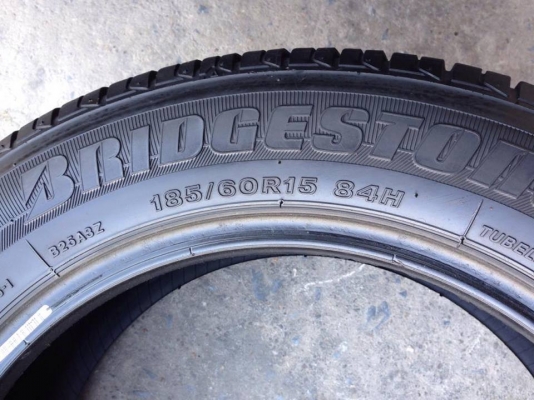 ยาง Bridgstone 185-60-15 ปี 15 ครบชุด 4 เส้น 3500  สภาพสวยๆไม่บวมไม่กินข้างดอกยางเหลือเยอะเอาไปวิ่งกันใด้อีกยาวค่ะ