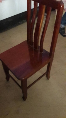 ขายเก้าอี้ไม้สักเก่าและโต๊ะตามสภาพ