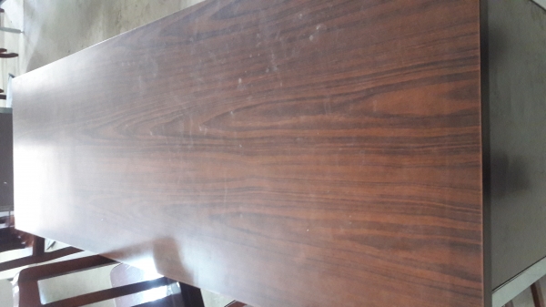 ขายเก้าอี้ไม้สักเก่าและโต๊ะตามสภาพ