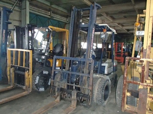 ให้เช้ารถโฟคลิฟ 2.5 ตัน รายวัน