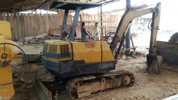 ขายด่วนแม็คโครเล็ก ขนาด25 สภาพพร้อมใช้งาน เครื่องปั้มดี ทำงานเร็วไม่โหลด โซ่ช่วงล่างเต็มเอวแน่น เครื่องเป็นเครื่องISUZU ปั้มเฟืองสองตอน รถพร้อมใช้งาย