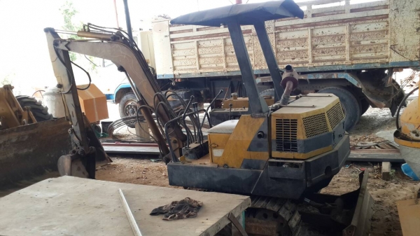 ขายด่วนแม็คโครเล็ก ขนาด25 สภาพพร้อมใช้งาน เครื่องปั้มดี ทำงานเร็วไม่โหลด โซ่ช่วงล่างเต็มเอวแน่น เครื่องเป็นเครื่องISUZU ปั้มเฟืองสองตอน รถพร้อมใช้งาย