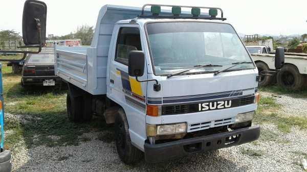 ขายรถ6ล้อดั้มNKRเครือง110แรงดั้ม3คิวกะบะยาว2.95กว้าง1,9.ช.ม