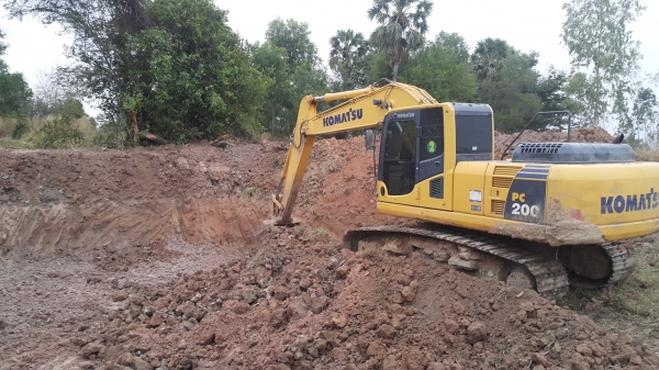 ขาย komatsu pc200-8MO 5,xxx ชม. 2,700,000