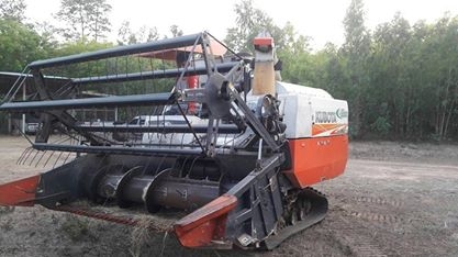 รถเกี่ยวข้าวคูโบต้า DC 95 plus  ราคา 570,000 บาท  โทร 080-5532793