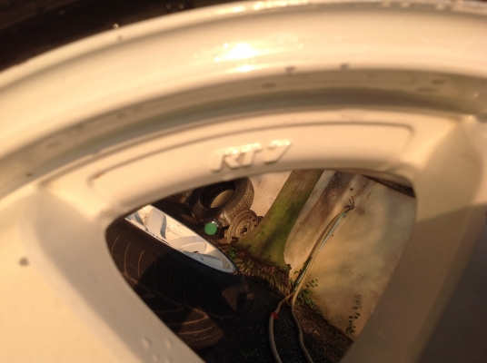 แม็กเลนโซ่ 1 ชุด ขอบ 18  ขนาด 9 นิ้ว  มียางแค่พอใช้ได้ให้ด้วยครับ