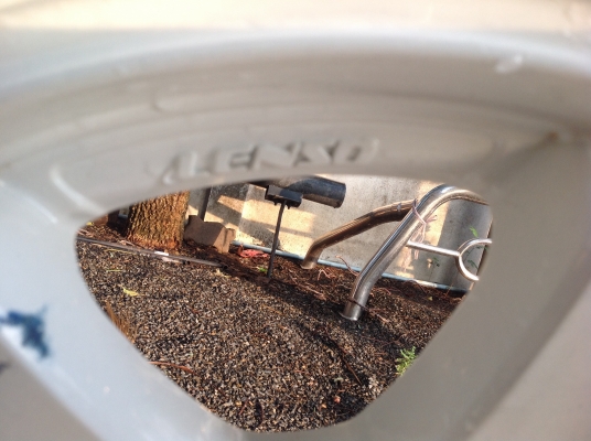 แม็กเลนโซ่ 1 ชุด ขอบ 18  ขนาด 9 นิ้ว  มียางแค่พอใช้ได้ให้ด้วยครับ