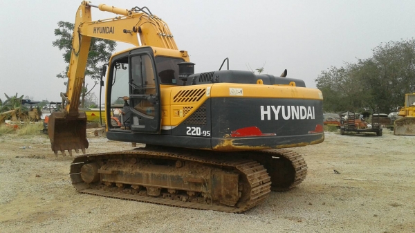 ขายด่วนรถแบคโฮHYUNDAI.220..95..รถทำงานได้4พ้นกั่วชั่วโมง
