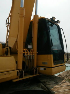 ขายด่วน KOMATSU PC200-8MO รถใช้งาน4xxx กว่าชั่วโมง ขายดาว์575000 เหลือ23x1001xx รถสภาพพร้อมใช้งาน ไม่มีค้างงวด พร้อมให้เปลี่ยนสัญญาครับ