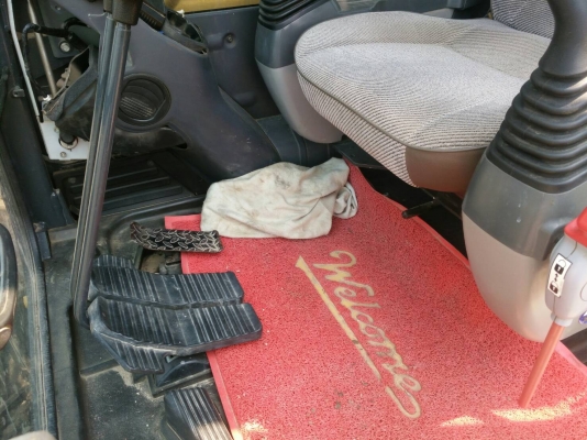 ขายด่วน KOMATSU PC200-8MO รถใช้งาน4xxx กว่าชั่วโมง ขายดาว์575000 เหลือ23x1001xx รถสภาพพร้อมใช้งาน ไม่มีค้างงวด พร้อมให้เปลี่ยนสัญญาครับ