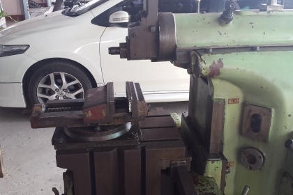 แท่นไส 20 นิ้ว เกียร์บล็อก ขายถูกๆ มีปากกาจับชิ้นงานให้พร้อม 34,000