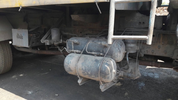 รถบรรทุก 10 ล้อใหญ่ 1 เพลา HINO ปี 40 ดั๊มพ์ได้ รุ่น FL176 เครื่อง 185 แรง ราคา 360,000 บ.รถอยู่สมุทรสาคร